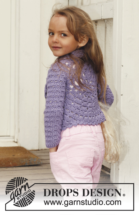 Lovely Lily / DROPS Children 24-6 - Gehaakt cirkelvest met kantpatroon en lange mouwen in DROPS Paris. Maat kinderen 3 - 12 jaar.