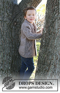 Charming Cooper / DROPS Children 26-16 - Set of knitted jacket with cables and shawl collar, hat with pompom and bow in DROPS Karisma. Size children 3 - 12 years.