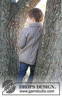 Charming Cooper / DROPS Children 26-16 - Set of knitted jacket with cables and shawl collar, hat with pompom and bow in DROPS Karisma. Size children 3 - 12 years.
