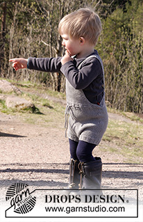 The Little Lumberjack / DROPS Children 27-11 - Dětské krátké kalhoty – kraťasy s laclem a kšandami pletené z příze DROPS Cotton Merino. Velikost: 1 - 24 měsíců.