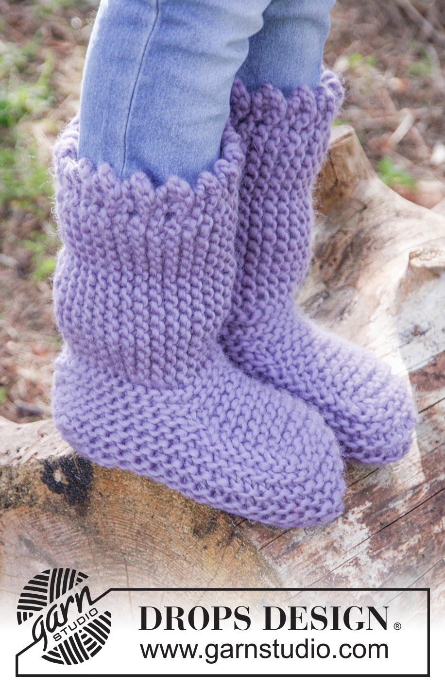 Plum Crumble / DROPS Children 27-16 - Chaussons tricotés au point mousse avec bordure picot, en DROPS Snow. Pour enfant, du 20 au 34