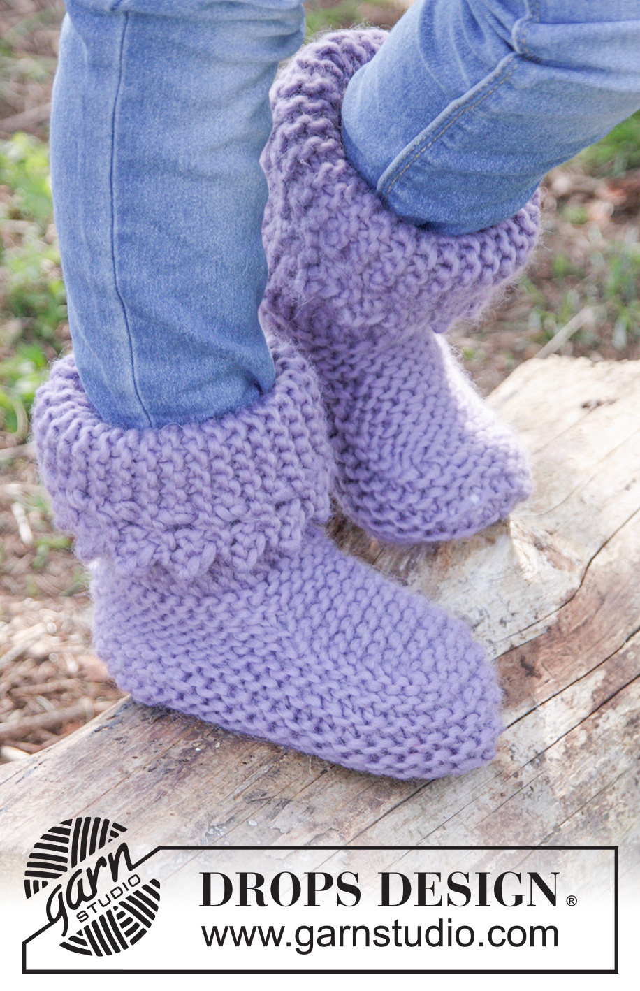 Plum Crumble / DROPS Children 27-16 - Chaussons tricotés au point mousse avec bordure picot, en DROPS Snow. Pour enfant, du 20 au 34