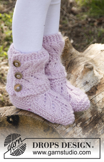 Strawberry Pudding / DROPS Children 27-28 - Stickade tofflor med hålmönster i DROPS Snow till barn skostl 20 - 37 