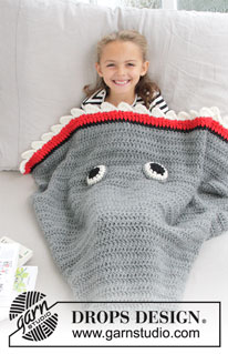 Shark Attack Blanket / DROPS Children 28-13 - DROPS Snow lõngast heegeldatud haikala tekk lastele. Suurus: 3-14 aastasele.