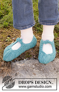 Tiny Dancer / DROPS Children 34-12 - Knitted slippers for kids in DROPS Nepal. Piece is knitted back and forth in garter stitch and rib. Size 29-40.