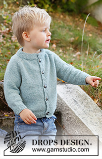 Tiny Cloud Cardigan / DROPS Children 40-13 - Strikket jakke til barn i DROPS Sky. Arbeidet strikkes ovenfra og ned med dobbel halskant og sadelskulder. Størrelse 3 – 14 år.