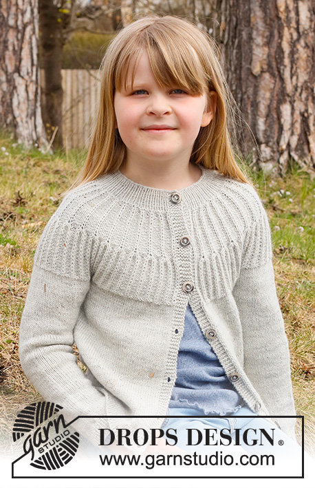 Hermine Jacket / DROPS Children 41-13 - Strikket jakke til barn i DROPS Alpaca. Arbeidet strikkes ovenfra og ned med rundfelling, strukturmønster og patentmasker på bærestykket. Størrelse 2 til 12 år.