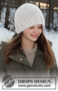 Catch the Moon / DROPS Children 41-24 - Crocheted hat for kids in DROPS Wish. Piece is crocheted with relief stitches and half treble crochets. Size 2 to 12 years
