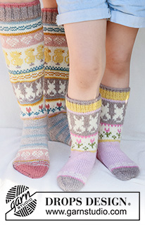 Dancing Bunny Socks / DROPS Children 41-35 - Stickade sockor till barn i DROPS Karisma. Arbetet stickas uppifrån och ner, i slätstickning med flerfärgat mönster med hare / påskhare, blomma och hjärta.
Storlek 24 - 43. Tema: Påsk.

