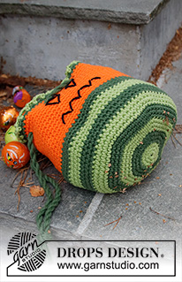 Scary Pumpkin Bag / DROPS Children 44-11 - Hæklet græskar godtepose / taske i DROPS Paris. Arbejdet hækles rundt i striber med broderet ansigt. Tema: Halloween.