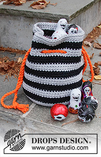 Spooky Stripes Bag / DROPS Children 44-12 - Hæklet godtepose / taske i DROPS Paris. Arbejdet hækles rundt i striber. Tema: Halloween.