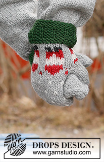 Santa Time Mittens / DROPS Children 44-16 - Rękawiczki dziecięce na drutach, z włóczki DROPS Karisma. Przerabiane od dołu do góry, z żakardem w Mikołaje. Od 2 do 14 lat. Temat: Boże Narodzenie.