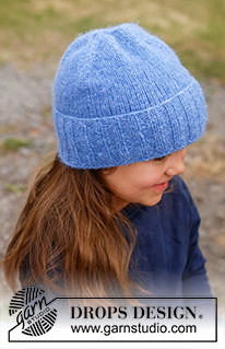 Soft Sky / DROPS Children 44-7 - Strikket hue til børn i DROPS Air. Arbejdet strikkes nedefra og op i glatstrik med bukkekant. Størrelse 2 til 12 år.