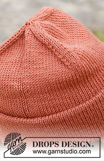 October Smiles Hat / DROPS Children 44-9 - Strikket hue til børn i DROPS Merino Extra Fine. Arbejdet strikkes nedefra og op i glatstrik med dobbelt bukkekant. Størrelse 2 til 12 år.
