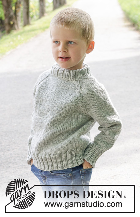 Sea Salt / DROPS Children 47-10 - Gebreide trui voor kinderen in DROPS Alaska. Het werk wordt van boven naar beneden gebreid met raglan en dubbele halsrand. Maten 2 – 12 jaar.