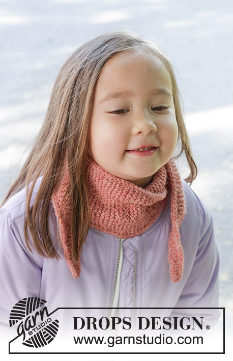 Pretty Peach Shawl / DROPS Children 47-22 - Gebreide omslagdoek/sjaal voor kinderen in DROPS Sky. Het werk wordt overdwars gebreid in ribbelsteek.