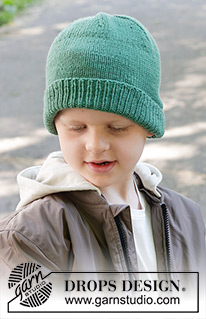 Forest Wander Hat / DROPS Children 47-25 - Gebreide muts voor kinderen in DROPS Merino Extra Fine. Het werk wordt van onder naar boven gebreid met tricotsteek en een rand. Maten 2 - 12 jaar.