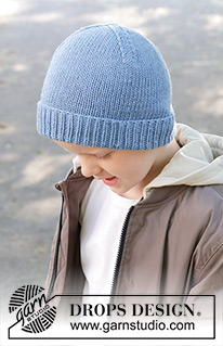 Bright Sky Hat / DROPS Children 47-26 - Gebreide muts voor kinderen in DROPS Big Merino. Het werk wordt van onder naar boven gebreid, met tricotsteek en een rand. Maten 2 - 12 jaar.
