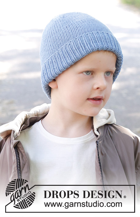 Bright Sky Hat / DROPS Children 47-26 - Gebreide muts voor kinderen in DROPS Big Merino. Het werk wordt van onder naar boven gebreid, met tricotsteek en een rand. Maten 2 - 12 jaar.