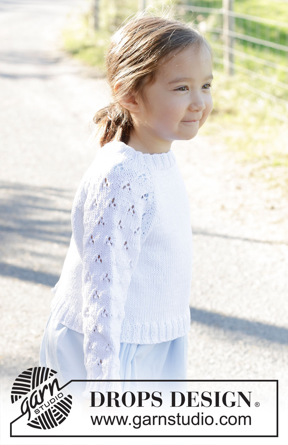 Daisy Fields / DROPS Children 48-1 - Strikket genser til barn med raglan i DROPS Muskat. Arbeidet er strikket ovenfra og ned med hullmønster på ermene. Størrelse 2 – 12 år.