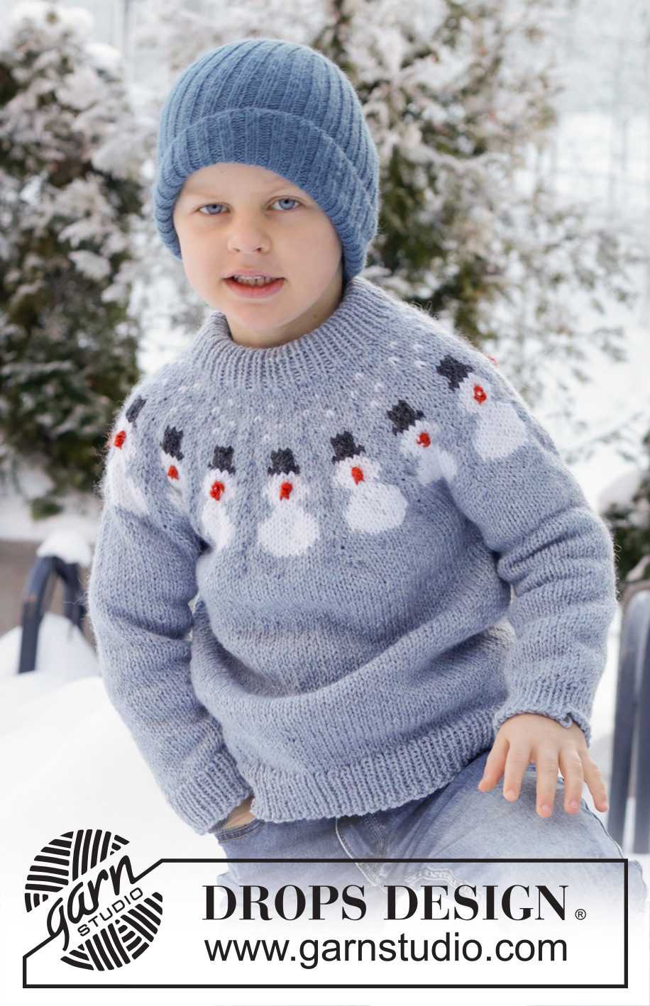 Snowman Magic / DROPS Children 48-14 - Gestrickter Pullover für Kinder in DROPS Nepal. Die Arbeit wird von oben nach unten mit Rundpasse, Schneemännern und doppelter Halsblende gestrickt. Größe 2 - 14 Jahre. Thema: Weihnachten.
