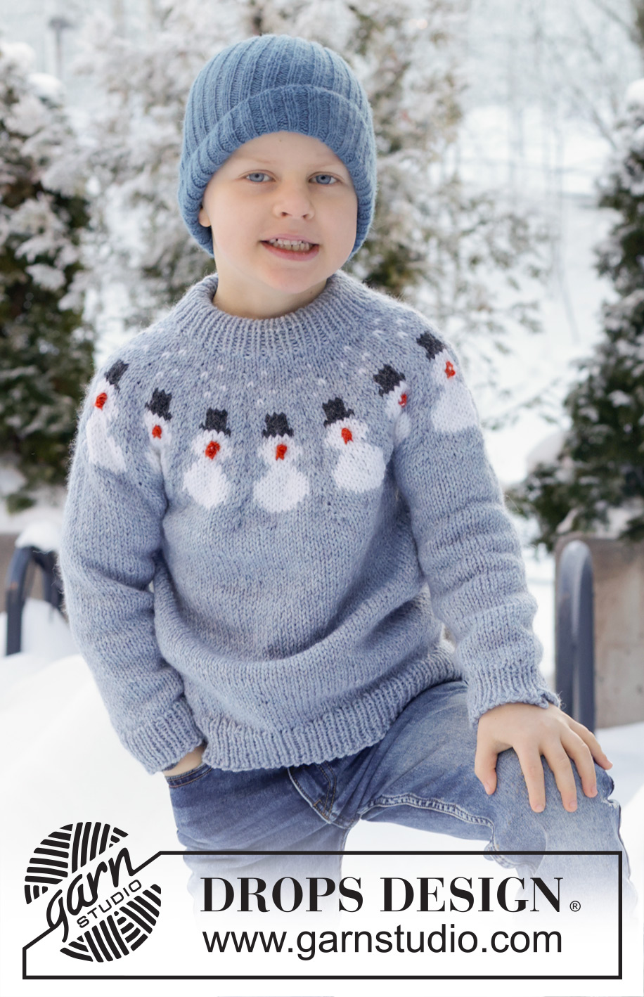Snowman Magic / DROPS Children 48-14 - Gestrickter Pullover für Kinder in DROPS Nepal. Die Arbeit wird von oben nach unten mit Rundpasse, Schneemännern und doppelter Halsblende gestrickt. Größe 2 - 14 Jahre. Thema: Weihnachten.