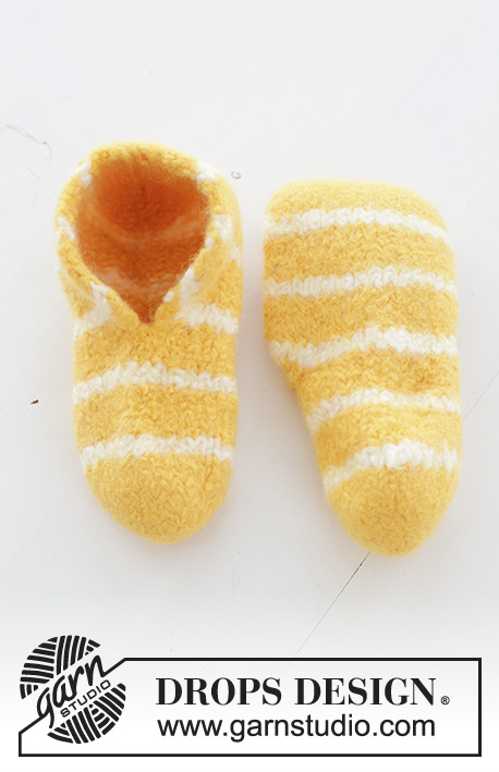 Cosy Stripes / DROPS Children 48-18 - Gestrickte und gefilzte Hausschuhe mit Streifen für Kinder in DROPS Snow. Größe 26 – 43. Thema: Ostern.