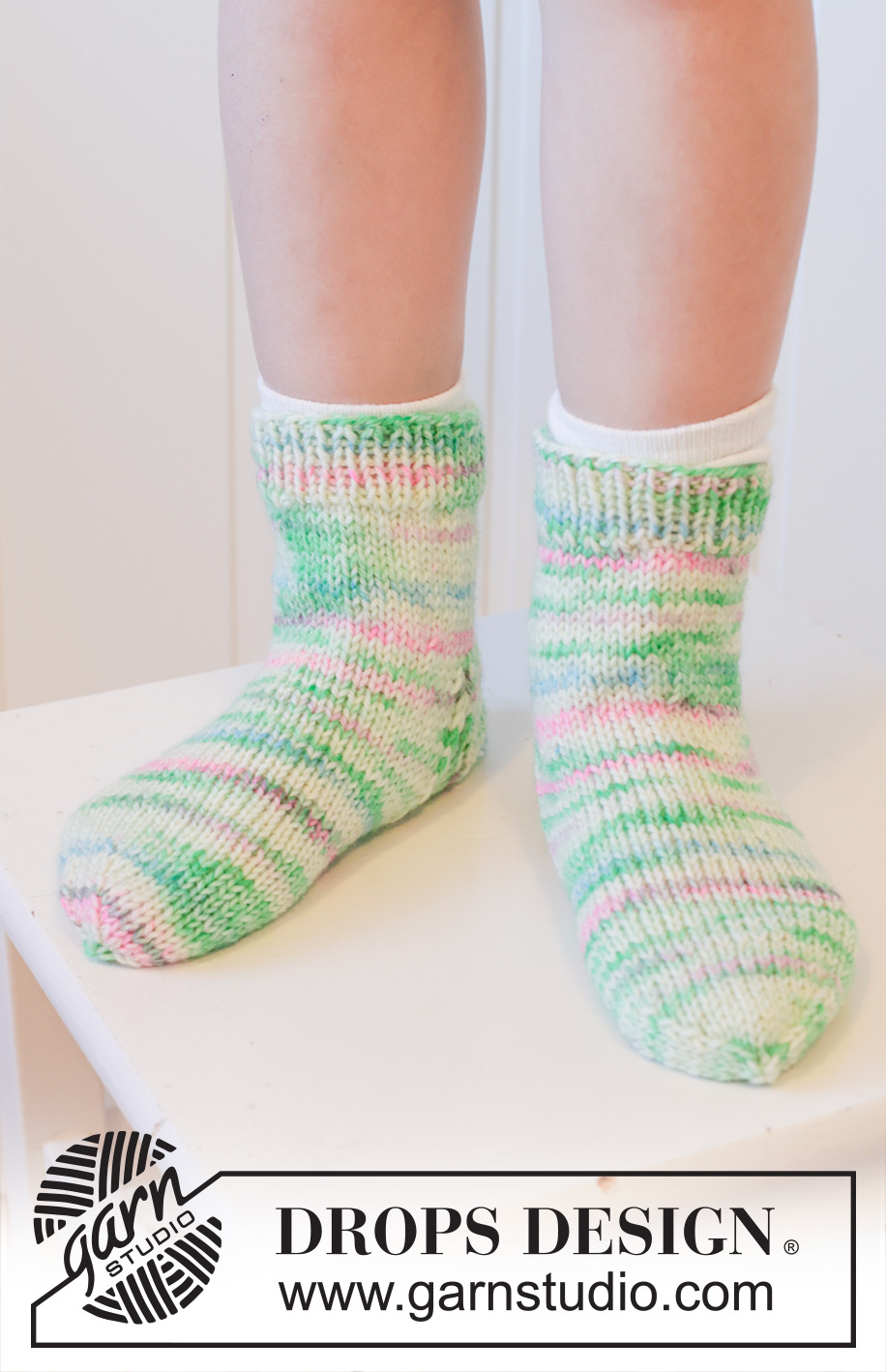 Watermelon Socks / DROPS Children 48-19 - Chaussettes courtes tricotées pour enfant, en jersey, en DROPS Fiesta. Du 24 au 43.
