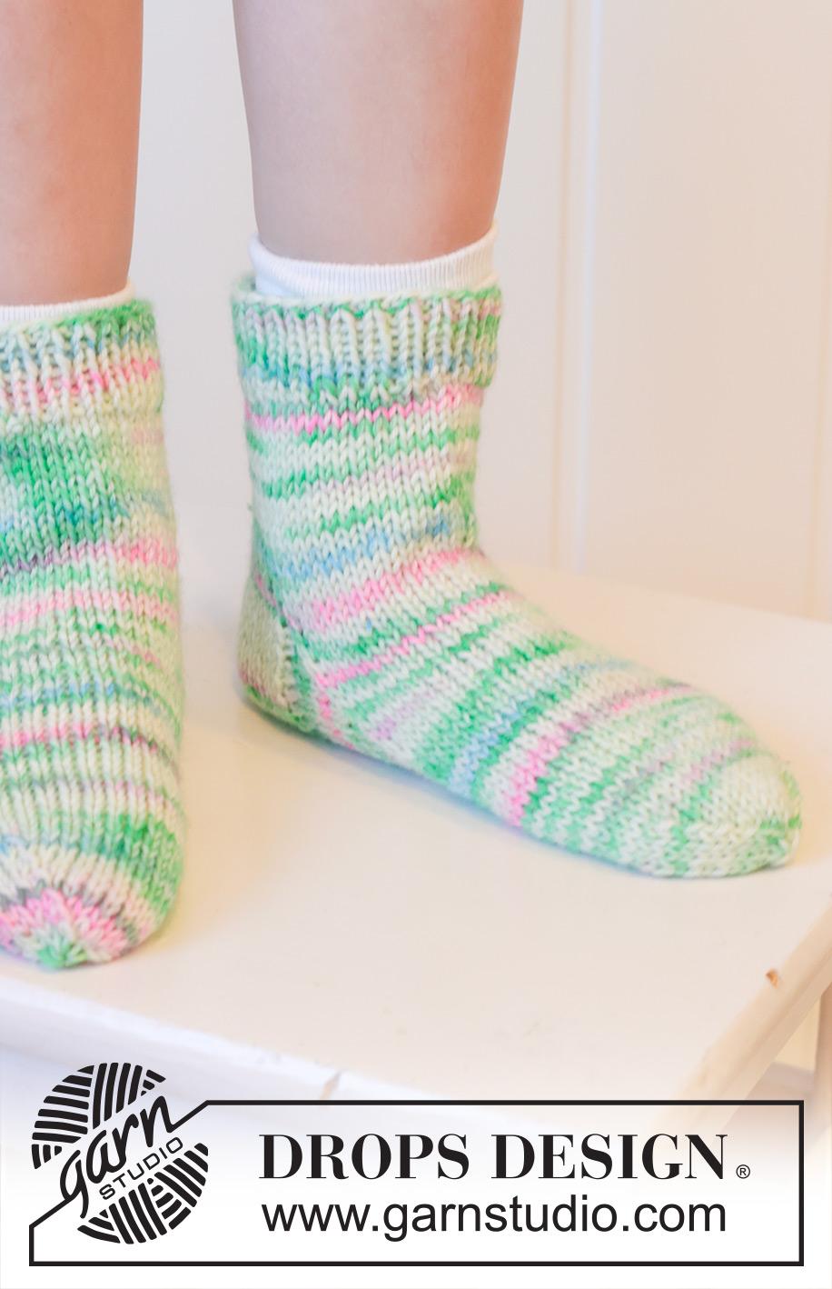 Watermelon Socks / DROPS Children 48-19 - Chaussettes courtes tricotées pour enfant, en jersey, en DROPS Fiesta. Du 24 au 43.