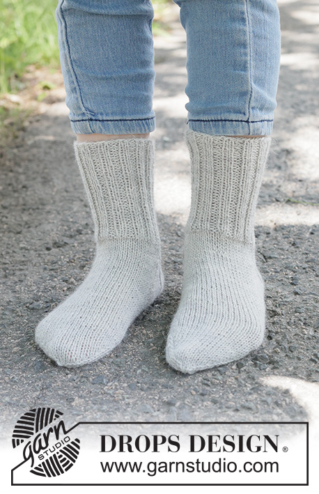 Pebble Play Socks / DROPS Children 48-23 - Knitted socks for children in DROPS Nord. The piece is worked top down, with rib. Sizes 24 - 43.