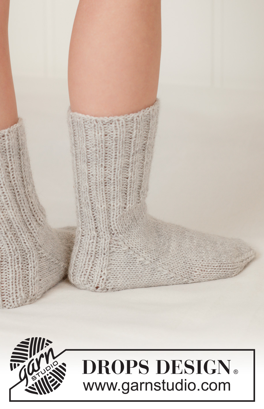 Pebble Play Socks / DROPS Children 48-23 - Knitted socks for children in DROPS Nord. The piece is worked top down, with rib. Sizes 24 - 43.
