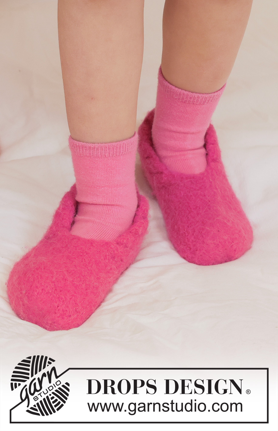 Rosey Sleigh Slippers / DROPS Children 48-24 - Knitted and felted slippers for children in DROPS Nepal. Sizes 24 - 43.