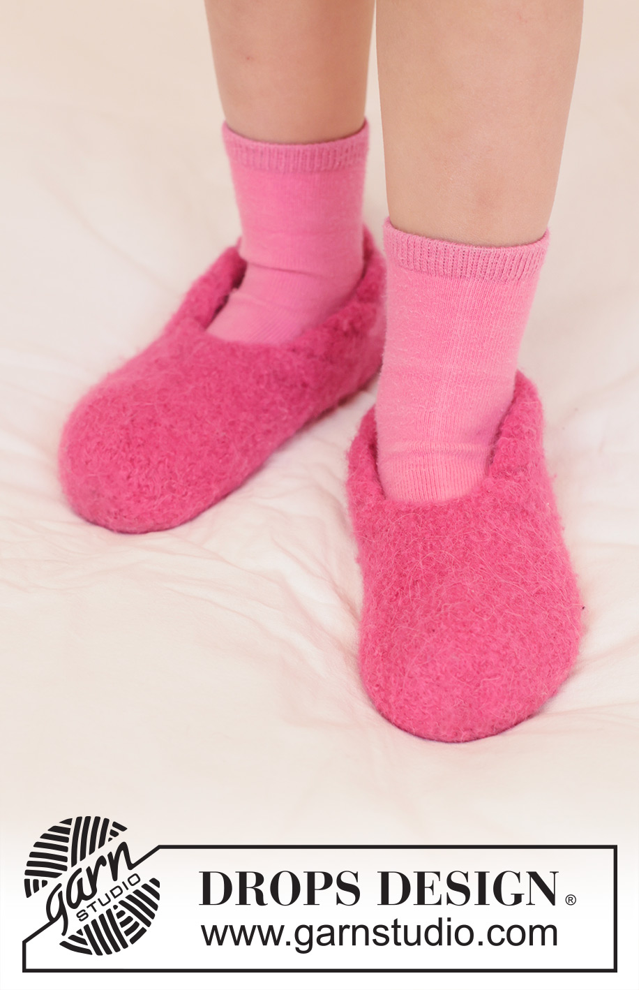 Rosey Sleigh Slippers / DROPS Children 48-24 - Knitted and felted slippers for children in DROPS Nepal. Sizes 24 - 43.