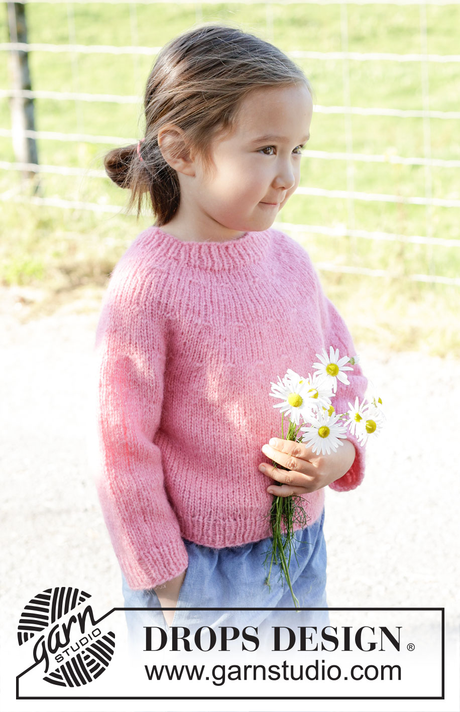 Bright Strawberry Sweater / DROPS Children 48-6 - Strikket bluse til børn i DROPS Air. Arbejdet strikkes oppefra og ned med rundt bærestykke. Størrelse 3 – 14 år.