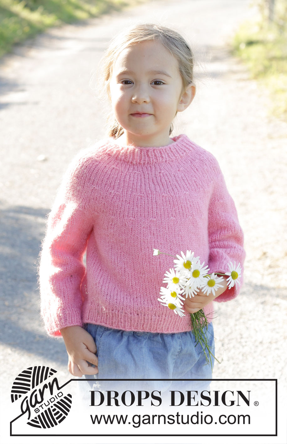 Bright Strawberry Sweater / DROPS Children 48-6 - Strikket bluse til børn i DROPS Air. Arbejdet strikkes oppefra og ned med rundt bærestykke. Størrelse 3 – 14 år.