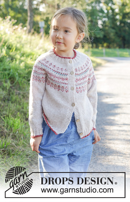 Berries & Dreams Cardigan / DROPS Children 48-9 - Cardigan per bambini lavorato ai ferri in DROPS Sky. Lavorato dall’alto in basso con sprone rotondo e motivo nordico. Taglie: 2 – 12 anni.
