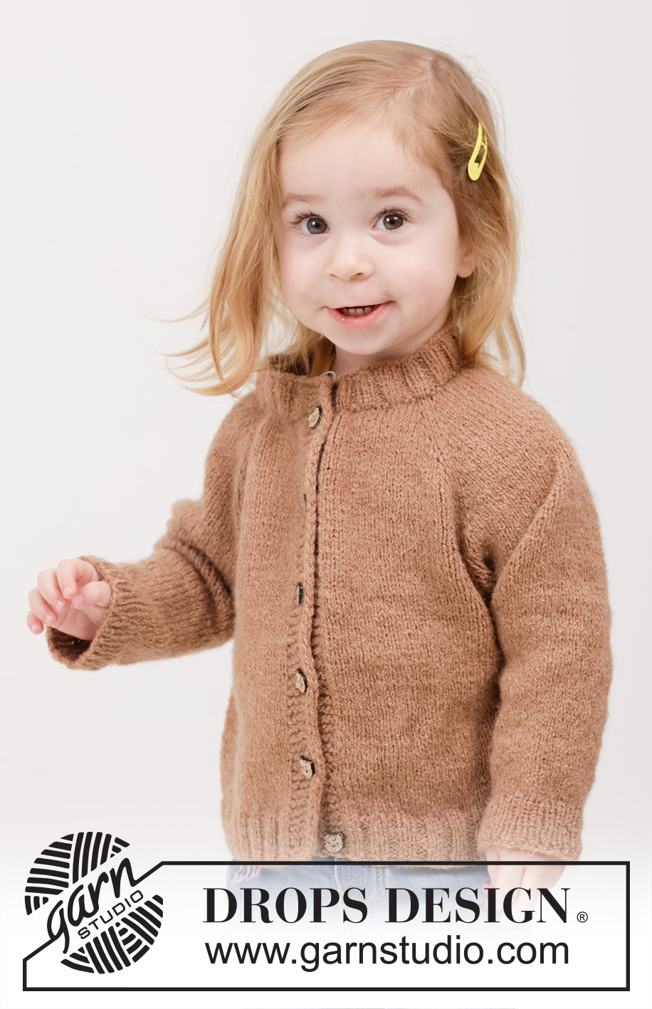 Cocoa Comfort Cardigan / DROPS Children 49-11 - Prjónuð peysa fyrir börn úr DROPS Sky. Stykkið er prjónað ofan frá og niður í sléttprjóni með laskalínu og i-cord. Stærð 2 – 12 ára.