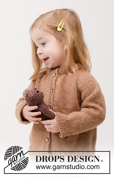 Cocoa Comfort Cardigan / DROPS Children 49-11 - Prjónuð peysa fyrir börn úr DROPS Sky. Stykkið er prjónað ofan frá og niður í sléttprjóni með laskalínu og i-cord. Stærð 2 – 12 ára.