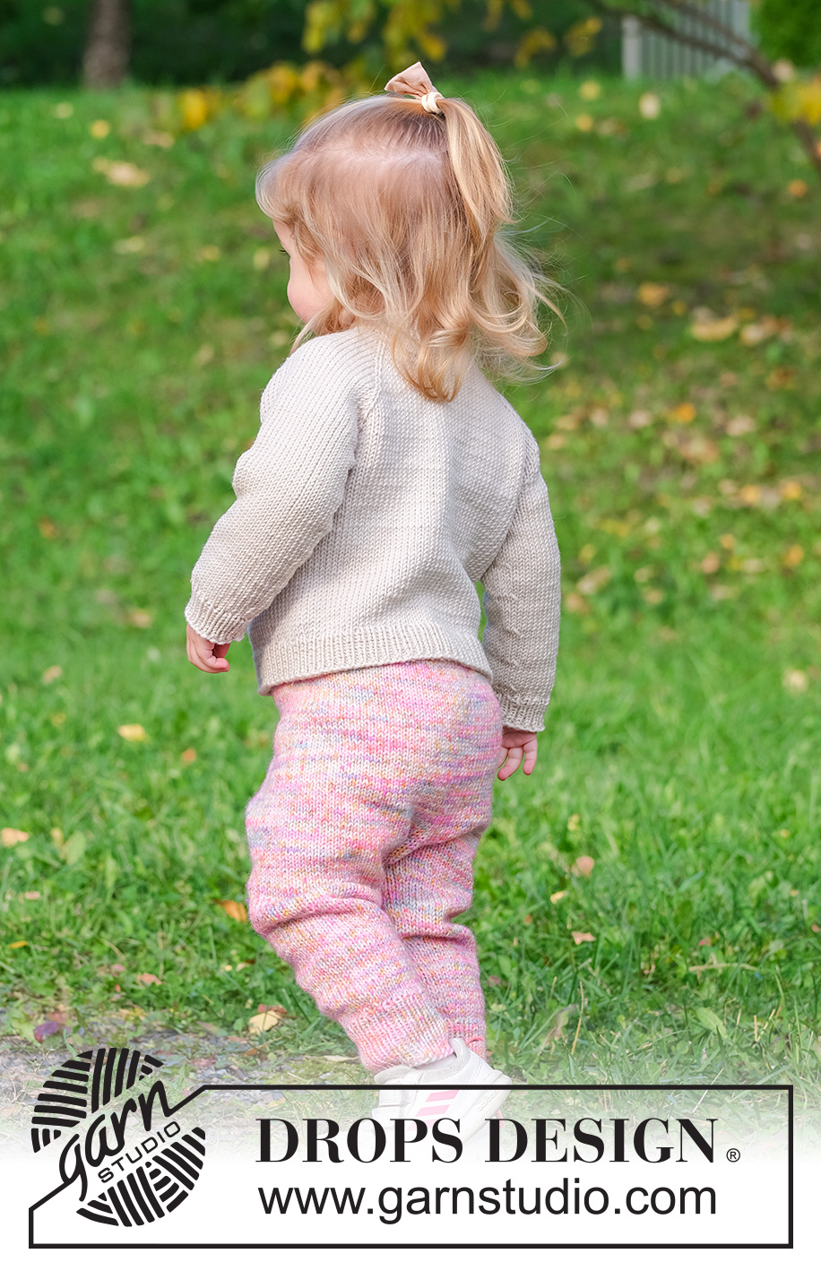 Confetti Joy Trousers / DROPS Children 49-15 - Gebreide broek voor kinderen in DROPS Fiesta. Het werk wordt van boven naar beneden gebreid in tricotsteek. Maten 2 tot 12 jaar.