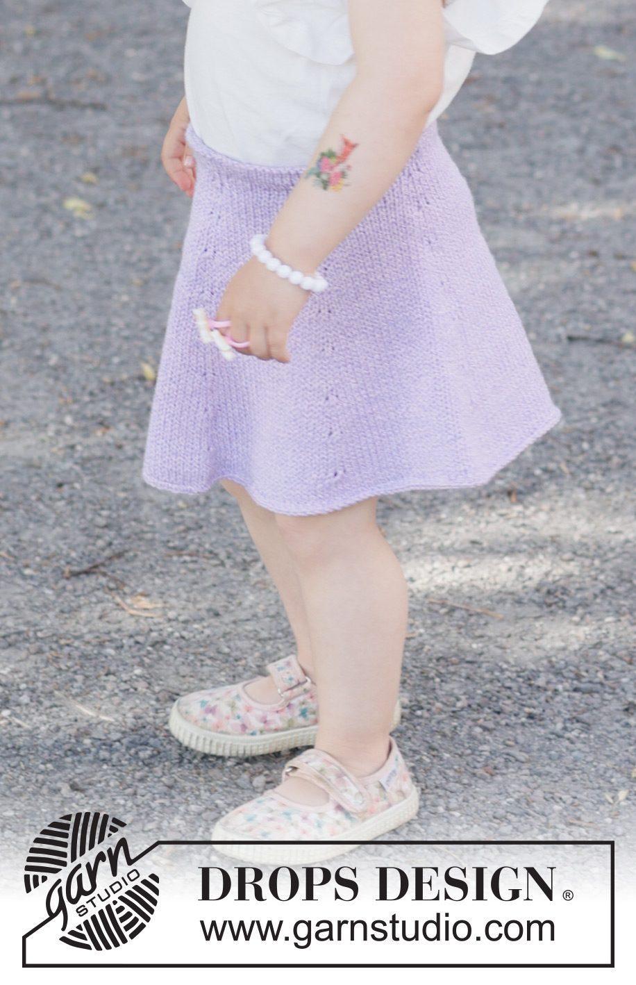 Amethyst Charm / DROPS Children 49-19 - Knitted knee-length skirt for children in DROPS Cotton Merino. The piece is worked top down in stocking stitch. Sizes 2-14 years.