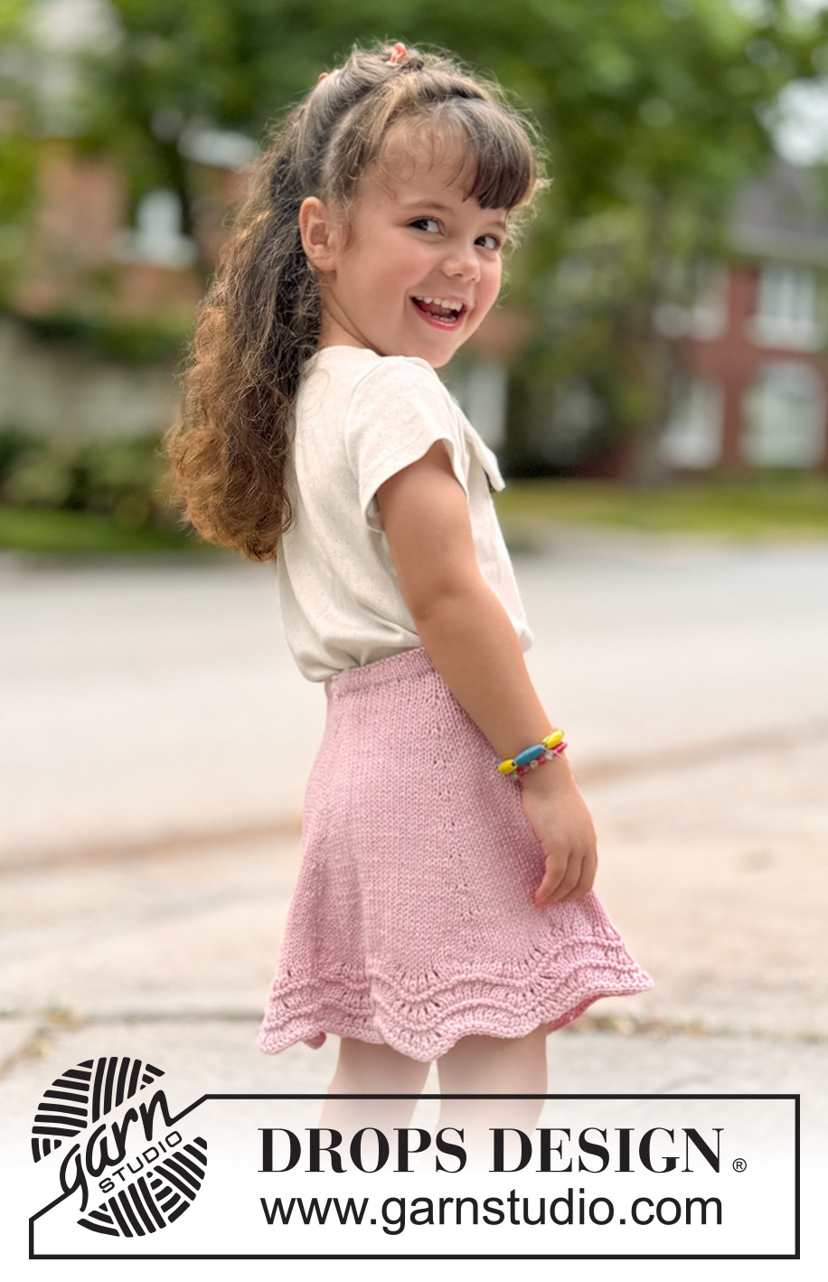 Strawberry Swirl / DROPS Children 49-20 - Knitted knee-length skirt for children in DROPS Cotton Merino. The piece is worked top down in stocking stitch, with a wave pattern. Sizes 2-14 years.