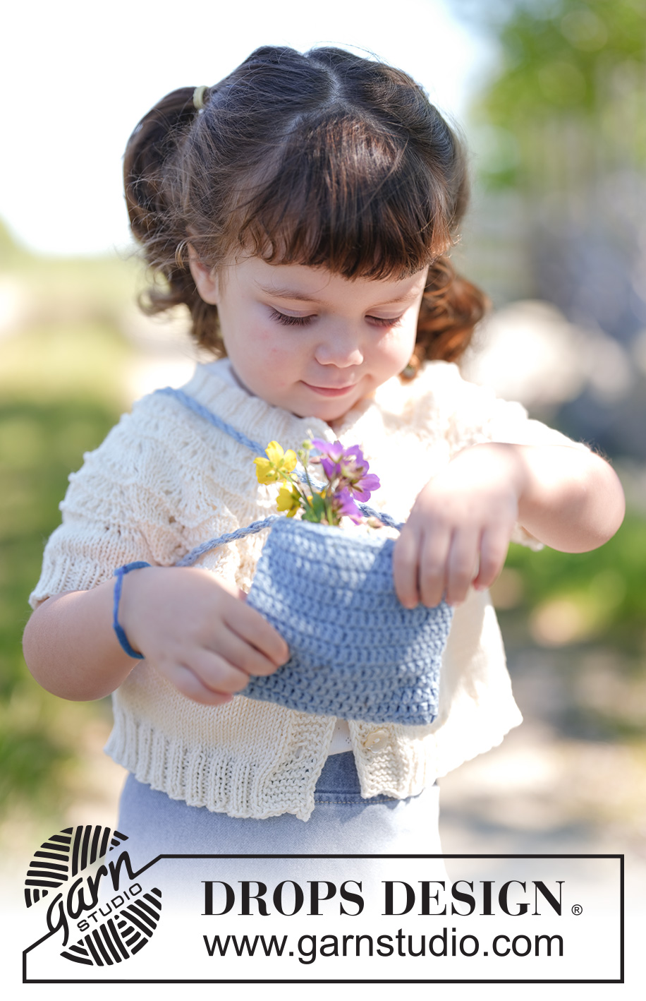 Denim Doodle Bag / DROPS Children 49-21 - Crocheted bag with 1 strand DROPS Belle. Piece is worked bottom up.