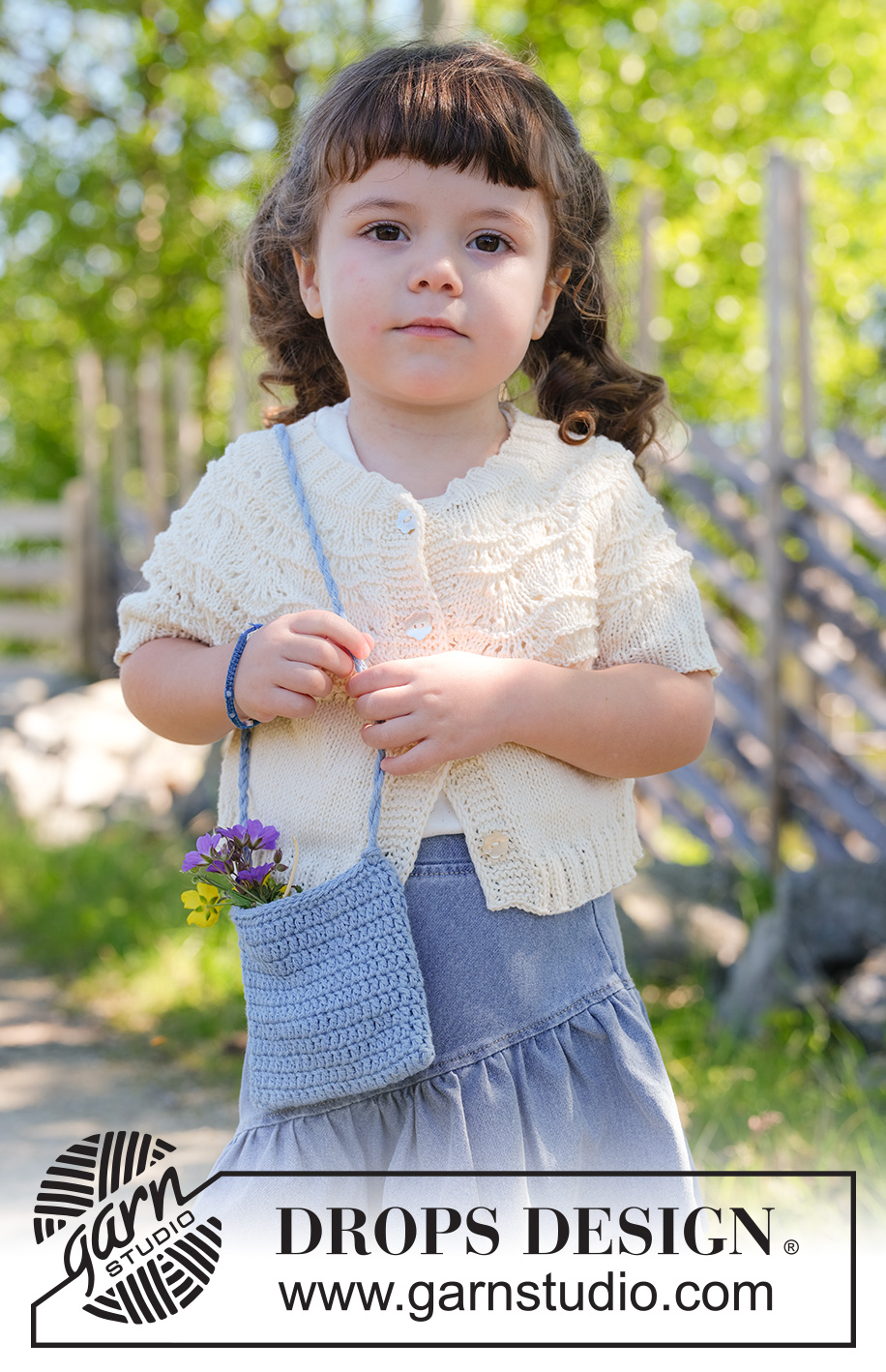 Denim Doodle Bag / DROPS Children 49-21 - Crocheted bag with 1 strand DROPS Belle. Piece is worked bottom up.