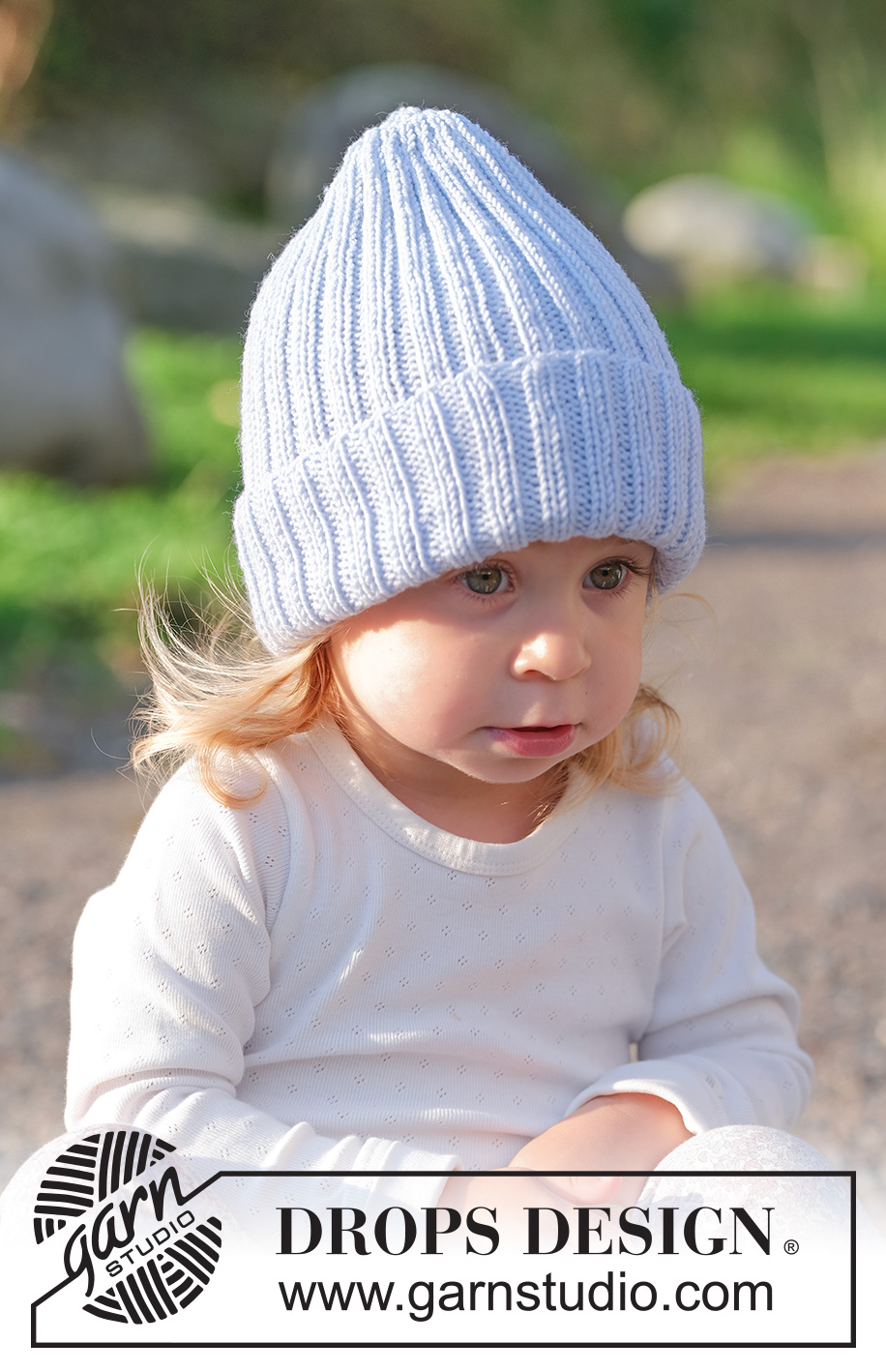 Little Could Hat / DROPS Children 49-24 - Gebreide muts voor baby’s en kinderen in DROPS BabyMerino. Het werk wordt van onder naar boven gebreid in boordsteek. Maten 2 - 14 jaar.