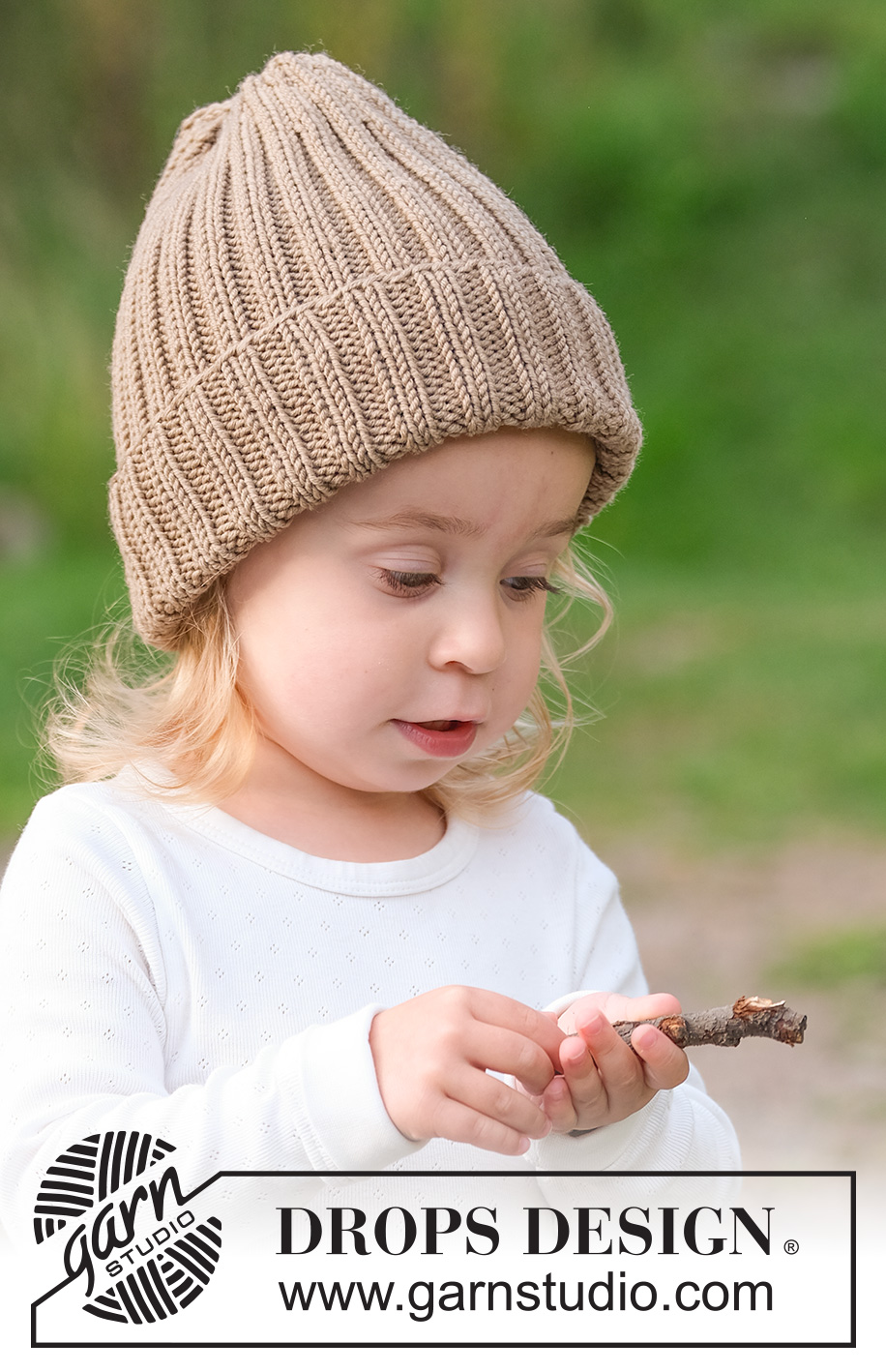 Little Woodland Hat / DROPS Children 49-25 - Gorro a punto para bebés y niños en DROPS Merino Extra Fine. a labor se trabaja de abajo arriba, en punto elástico. Tallas 2 - 14 años.