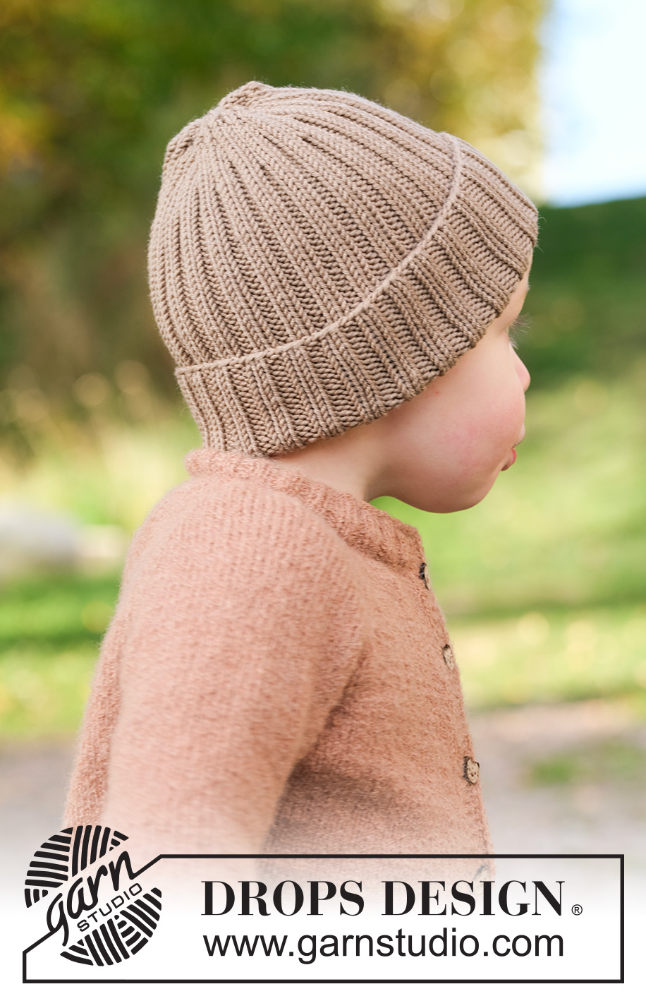 Little Woodland Hat / DROPS Children 49-25 - Gorro a punto para bebés y niños en DROPS Merino Extra Fine. a labor se trabaja de abajo arriba, en punto elástico. Tallas 2 - 14 años.