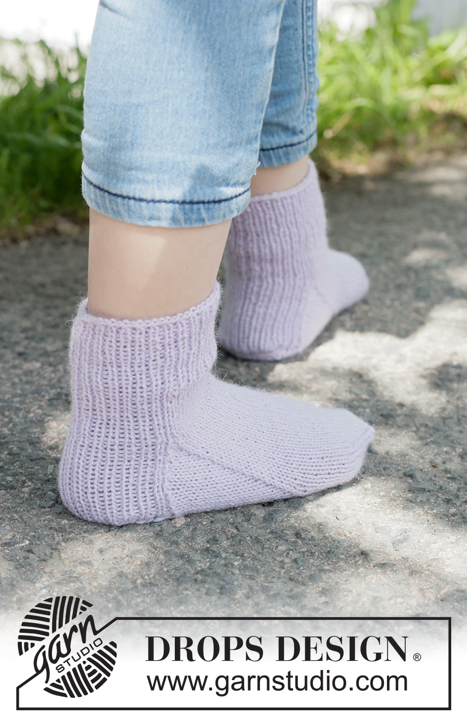 Wisteria Wish Socks / DROPS Children 49-28 - Strikkede sokker til barn i DROPS Nord. Arbeidet strikkes ovenfra og ned. Størrelse 24 - 43.