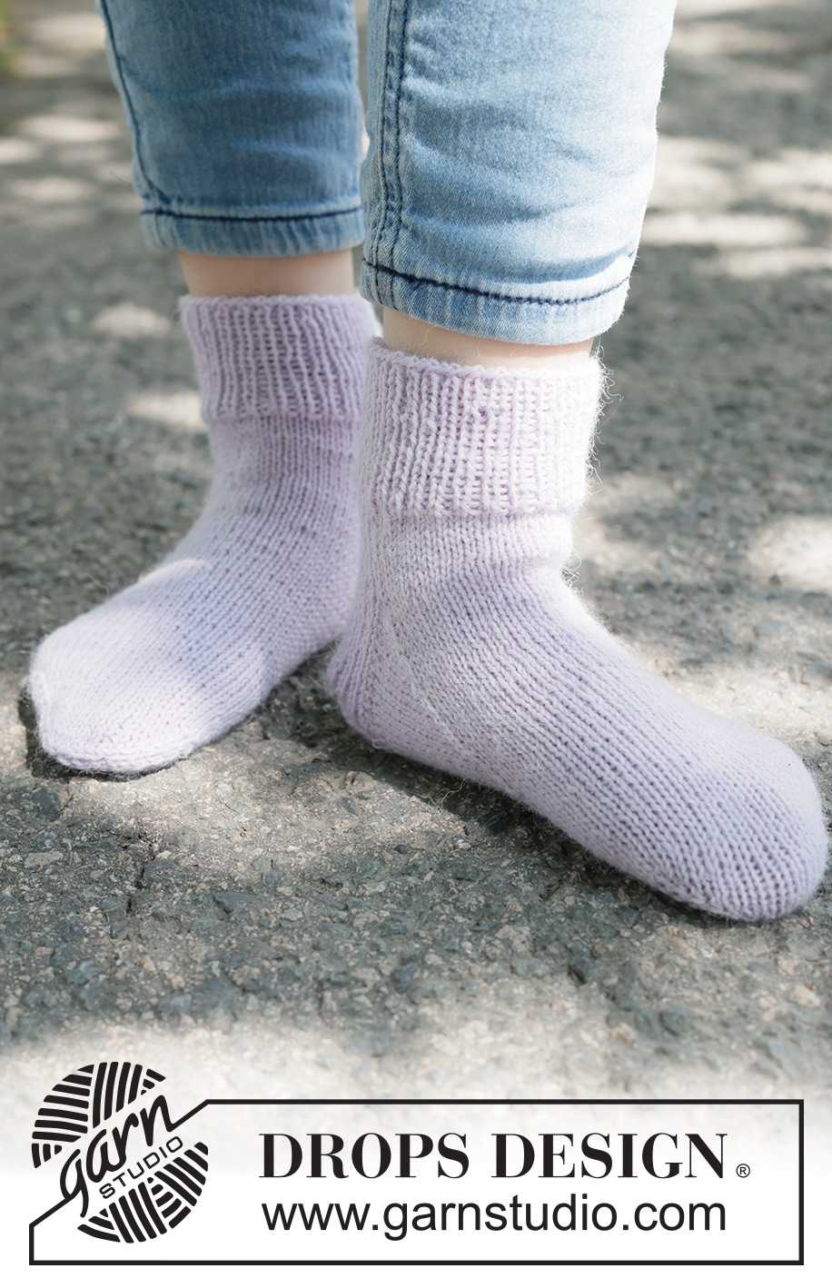Wisteria Wish Socks / DROPS Children 49-28 - Strikkede sokker til barn i DROPS Nord. Arbeidet strikkes ovenfra og ned. Størrelse 24 - 43.