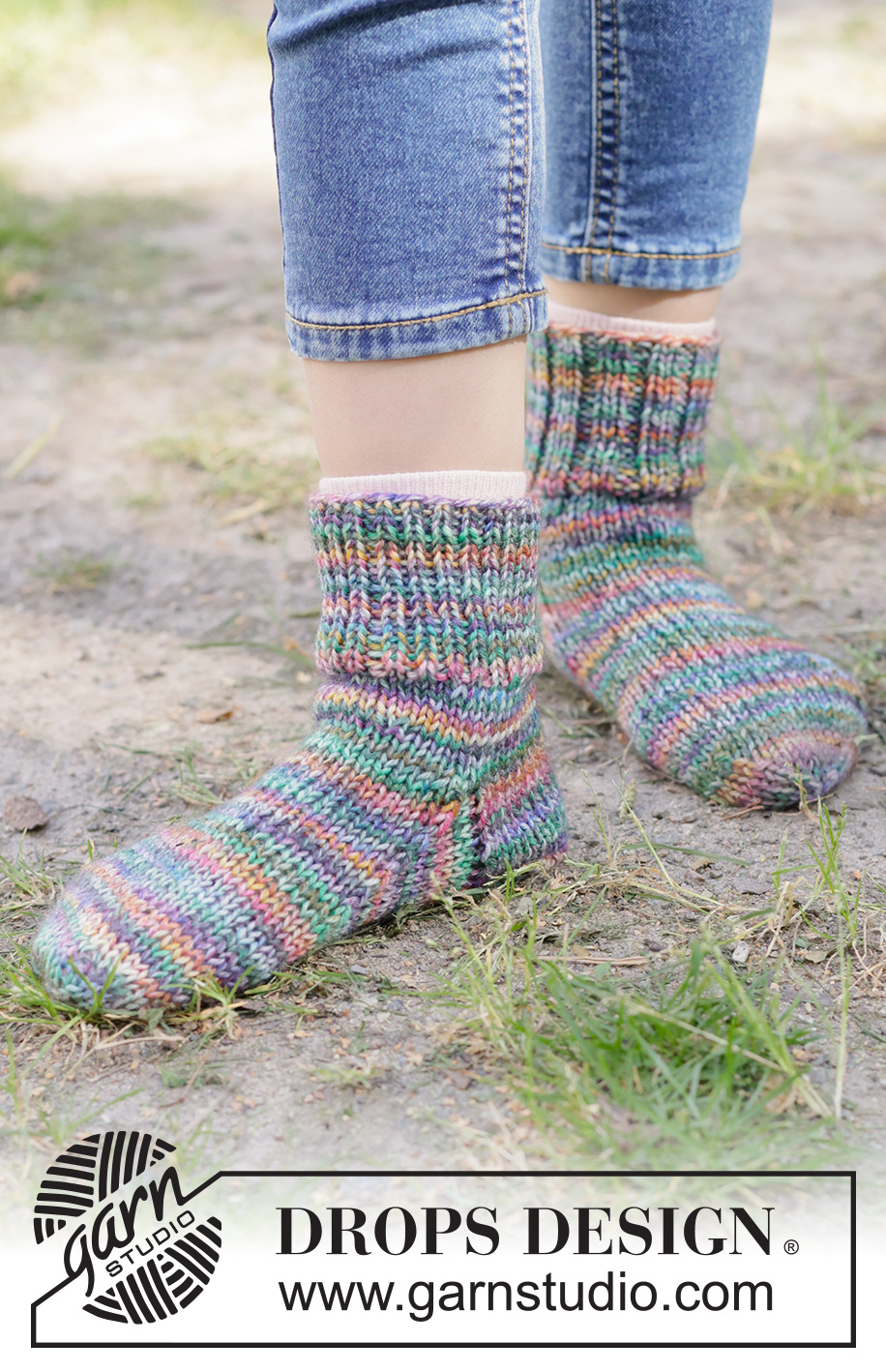 Rainbow Rascals Socks / DROPS Children 49-36 - Gebreide sokken voor kinderen in DROPS Fiesta. Het werk wordt van boven naar beneden gebreid met boordsteek en tricotsteek. Maten 24 – 43.