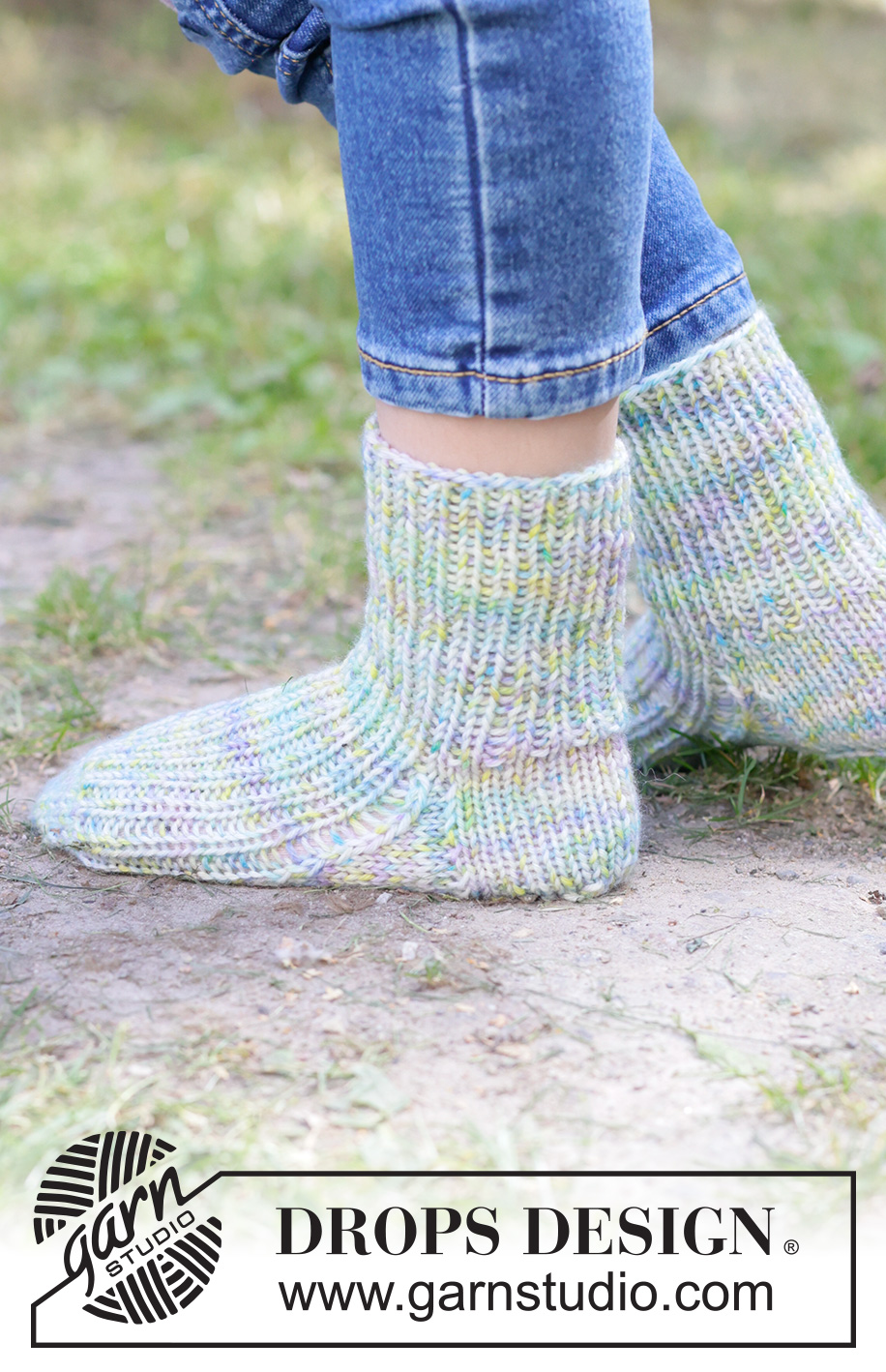 Giggly Gremlins Socks / DROPS Children 49-37 - Gebreide sokken voor kinderen met boordsteek in DROPS Fiesta. Maten 24 – 43.